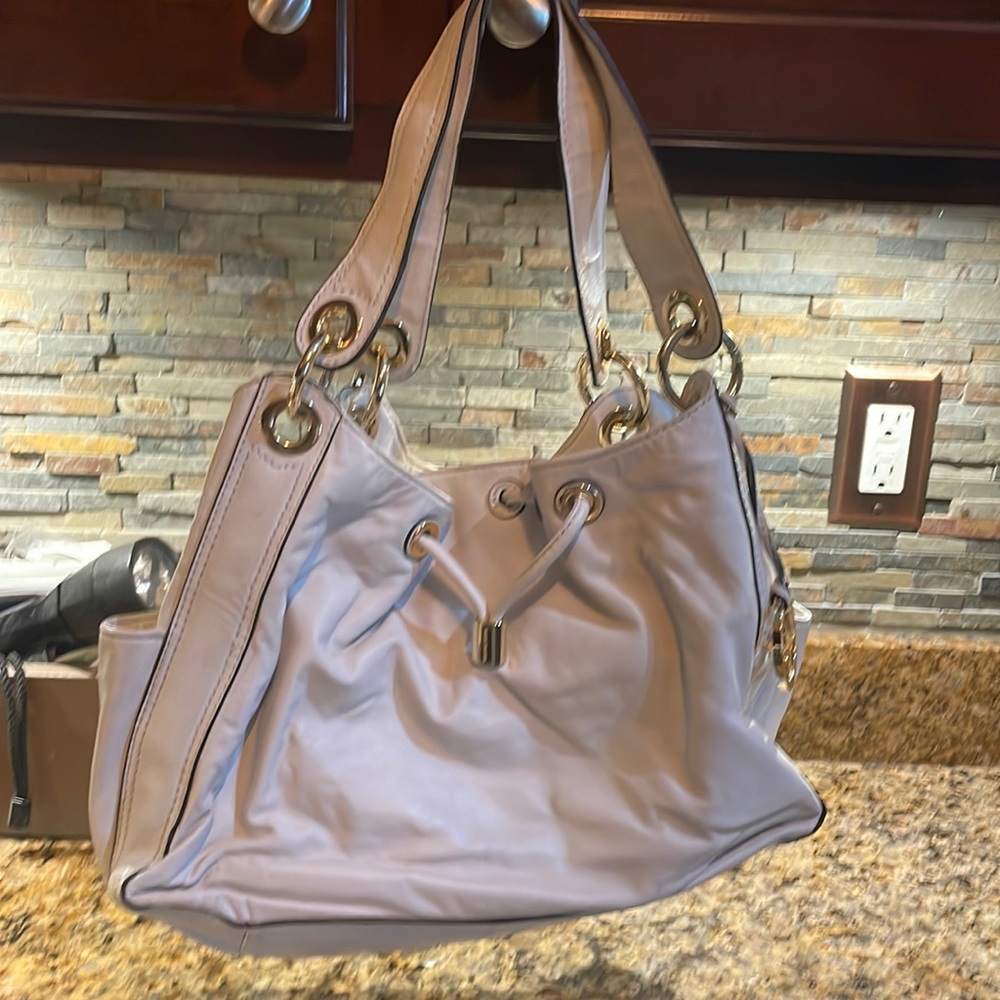 White Michael Kors shoulder bag with gold